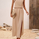Ropa de moda,  Outfit mujer,  Conjuntos largos,  conjuntos frescos,  Conjuntos elegantes,  conjuntos comodos,  conjuntos,  conjunto mujer,  Conjunto largo,  conjunto elegante,  conjunto con falda,  conjunto de falda y blusa,  conjunto de falda y blusa beige,  Conjunto beige,