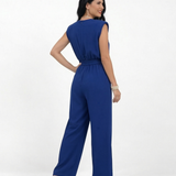 Enterizo azul elegante con hombrera estructurada, cuello redondo y pierna ancha, sofisticado para eventos especiales y reuniones formales