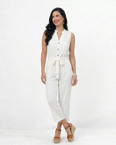 Enterizo blanco sin mangas cuello mao con botones, lazo en cintura y pierna culotte, fresco y femenino para almuerzos y planes casuales elegantes