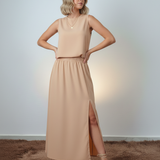 Ropa de moda,  Outfit mujer,  Conjuntos largos,  conjuntos frescos,  Conjuntos elegantes,  conjuntos comodos,  conjuntos,  conjunto mujer,  Conjunto largo,  conjunto elegante,  conjunto con falda,  conjunto de falda y blusa,  conjunto de falda y blusa beige,  Conjunto beige,