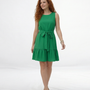 Vestido corto verde cuello redondo sin mangas con lazo en cintura y falda con volante, fresco y alegre para almuerzos y planes de día