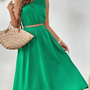 Ropa de moda,  Outfit mujer,  conjuntos frescos,  conjuntos cortos,  conjuntos comodos,  conjuntos casuales,  Conjuntos,  Conjunto Mujer,  Conjunto de falda y blusa,  Conjunto Corto,  conjunto con falda,  Conjunto con falda y blusa verde,  Conjunto verde,