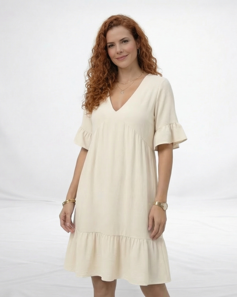 Vestido corto marfil escote en V con manga corta de volante y ruedo con volante amplio, holgado y femenino para salidas casuales y planes de día