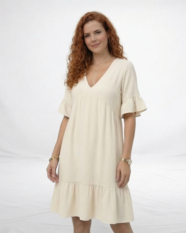 Vestido corto marfil escote en V con manga corta de volante y ruedo con volante amplio, holgado y femenino para salidas casuales y planes de día