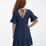 Vestido corto azul marino escote en V con manga volante y ruedo fruncido, cómodo y fresco para almuerzos y salidas casuales