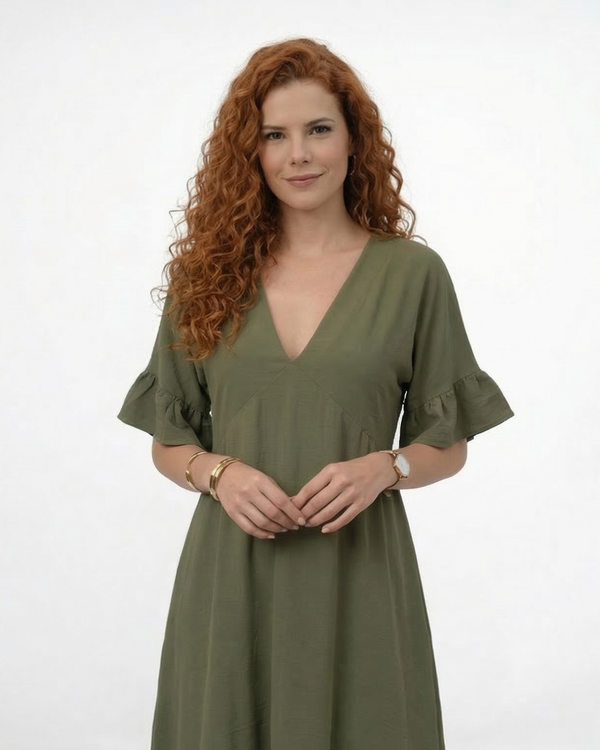 Vestido corto verde escote en V con manga corta de volante y ruedo amplio fruncido, alegre y femenino para paseos y planes de verano