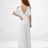 Vestido largo blanco cruzado cold shoulder con lazo en manga y abertura lateral, romántico y femenino para bodas, grados y eventos especiales