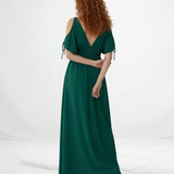 Vestido largo verde cruzado cold shoulder con lazo en puño, cintura fruncida y abertura lateral, vibrante y femenino para eventos especiales y celebraciones