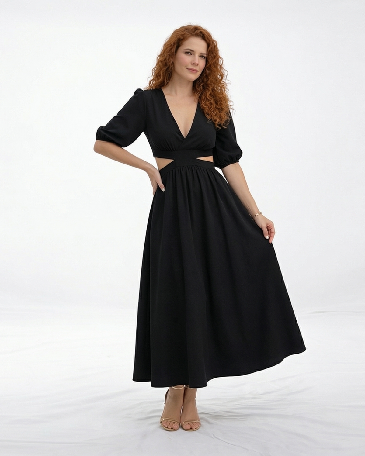 Vestido midi negro con escote en V cruzado, manga 3/4 abullonada y aberturas cut out en cintura, sofisticado para cócteles y salidas de noche