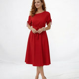 Vestido midi rojo hombro asimétrico con manga fruncida y lazo en puño, cintura elástica con lazo y falda con vuelo, vibrante para eventos y celebraciones