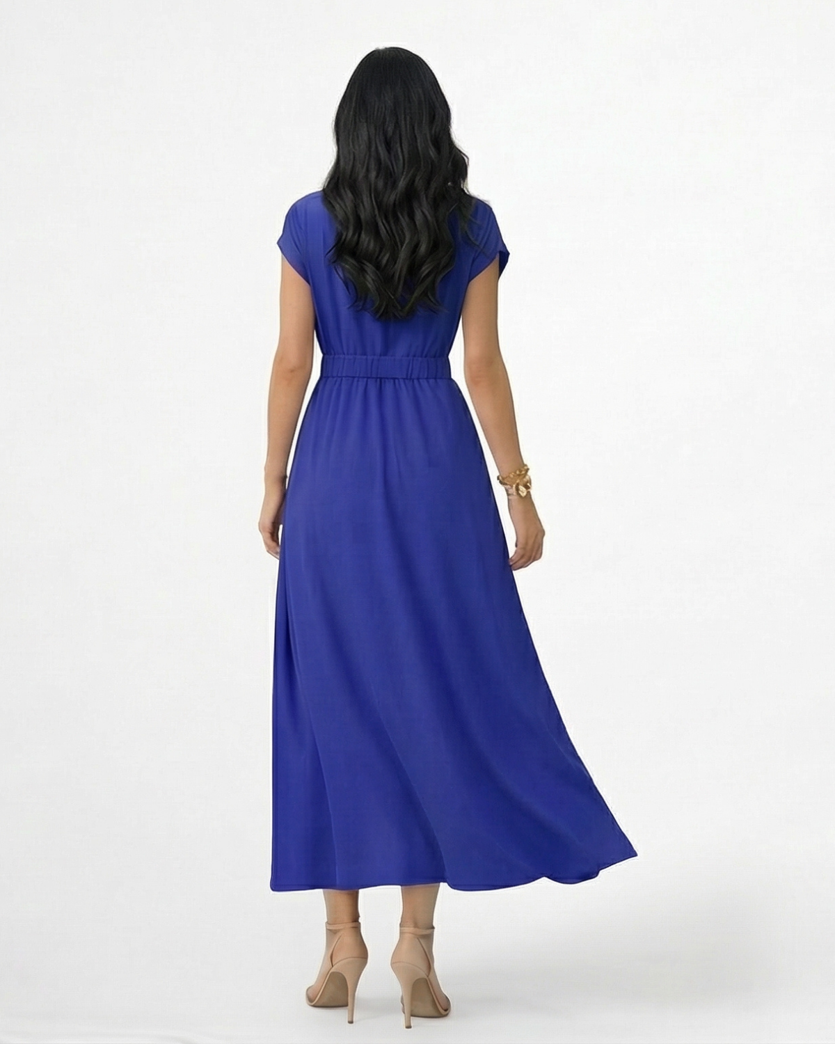 Vestido midi azul cruzado con escote en V, manga corta, cinturón dorado en cintura elástica y falda con vuelo amplio, elegante para eventos y cenas especiales