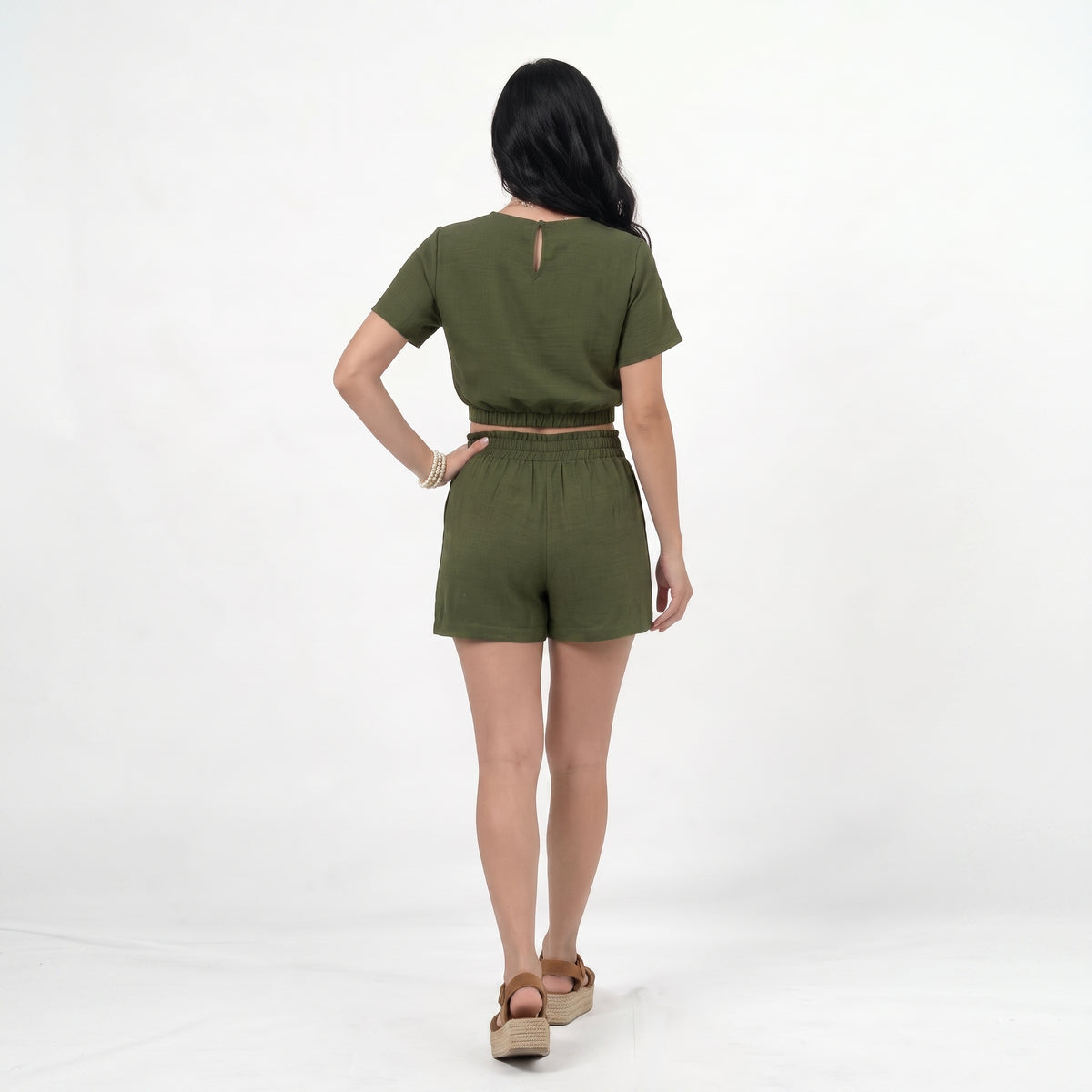 Conjunto azul marino crop top manga corta cuello redondo con cintura elástica y short cintura alta con bolsillos, fresco y casual para salidas de día en Colombia