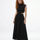 Vestido largo negro cuello alto con abertura cut out en cintura y falda acampanada fruncida, sofisticado y elegante para fiestas, grados y eventos especiales en Colombia