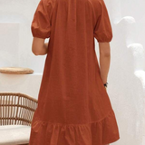 Vestidos mujer, atributo, atributo.co, Vestidos elegantes, Vestidos corto, Vestidos casuales, vestidos, Vestido corto, Vestido, Ropa de moda, Outfit mujer, vestido, vestido corto marron, vestido marron