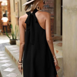 Vestidos mujer, atributo, atributo.co, Vestidos elegantes, Vestidos corto, Vestidos casuales, vestidos, Vestido corto, Vestido, Ropa de moda, Outfit mujer, vestido, vestido corto negro, vestido negro