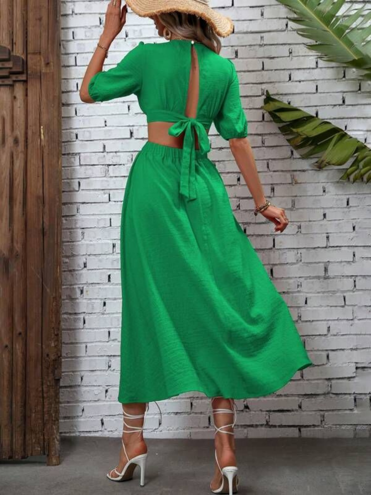 Vestidos mujer, atributo, atributo.co, Vestidos elegantes, Vestidos largo, Vestidos casuales, vestidos, Vestido largo, Vestido, Ropa de moda, Outfit mujer, vestido verde, vestido largo verde