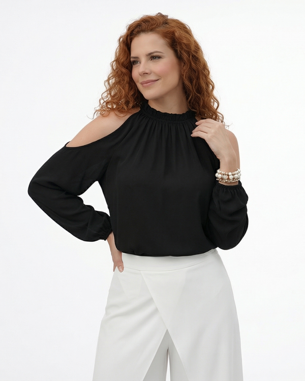 Blusa negra cold shoulder manga larga con cuello alto y hombros descubiertos, versátil para oficina y salidas nocturnas