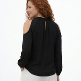 Blusa negra cold shoulder manga larga con cuello alto y hombros descubiertos, versátil para oficina y salidas nocturnas