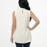 Blusa marfil larga sin mangas con solapa delantera y cuello alto, sofisticada para eventos especiales y reuniones formales