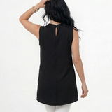 Blusa negra larga sin mangas con cuello alto y solapa delantera asimétrica, elegante para reuniones de trabajo y salidas de noche