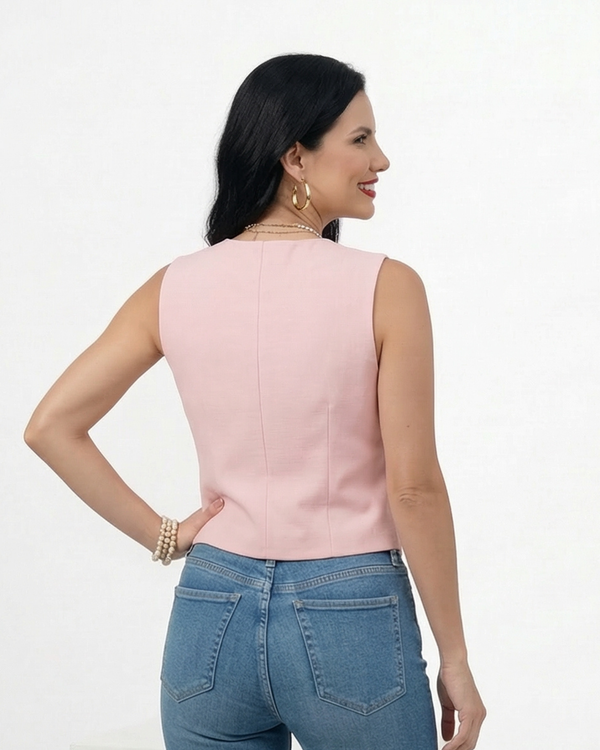 Chaleco rosado tipo sastre sin mangas con escote en V y botones decorativos, femenino y moderno para salidas y planes casuales