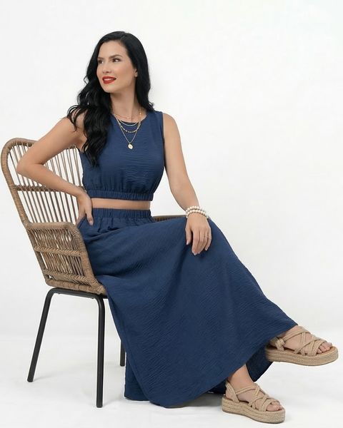 Conjunto azul marino crop top sin mangas cuello redondo y falda larga acampanada cintura elástica, elegante para matrimonios, fiestas y salidas especiales en Colombia