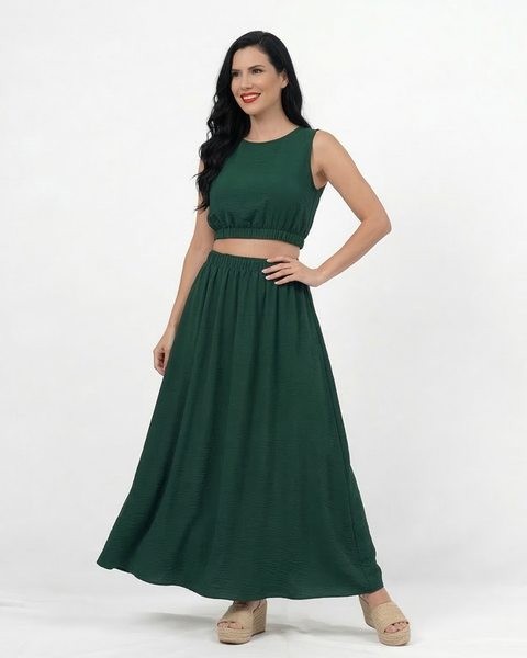 Conjunto verde crop top sin mangas cuello redondo y falda larga acampanada cintura elástica, llamativo y elegante para fiestas, grados y eventos especiales en Colombia