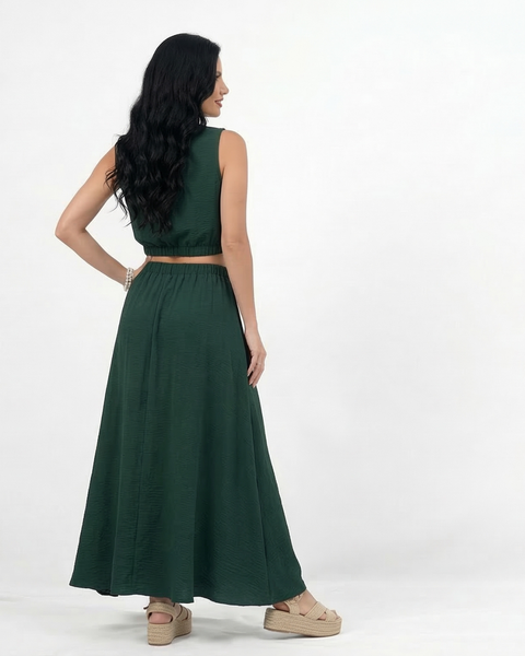 Conjunto verde crop top sin mangas cuello redondo y falda larga acampanada cintura elástica, llamativo y elegante para fiestas, grados y eventos especiales en Colombia