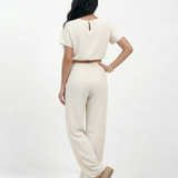 Conjunto blanco crop top manga corta cuello redondo con cintura elástica y pantalón ancho con cordón, femenino y versátil para salidas elegantes y matrimonios en Colombia