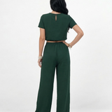 Conjunto verde crop top manga corta cuello redondo con cintura elástica y pantalón ancho con cordón, fresco y moderno para salidas y reuniones en Colombia