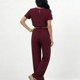 Conjunto vino crop top manga corta cuello redondo con cintura elástica y pantalón ancho con cordón, cómodo y elegante para fiestas y salidas en Colombia