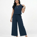 Conjunto azul marino crop top con manga tipo volante y pantalón ancho de pierna recta con cintura elástica, cómodo y casual chic para salidas y fiestas en Colombia