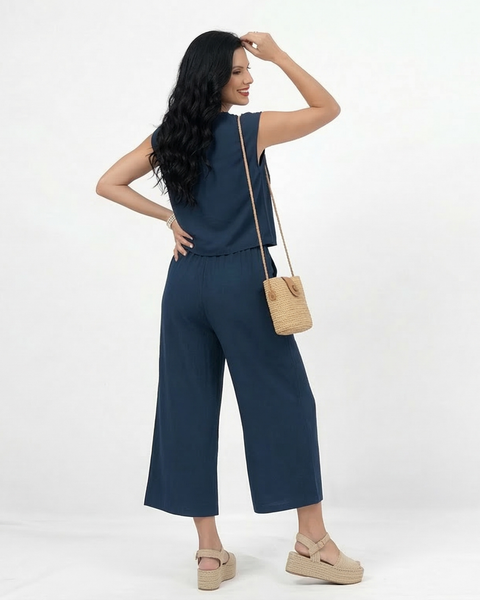Conjunto azul marino crop top con manga tipo volante y pantalón ancho de pierna recta con cintura elástica, cómodo y casual chic para salidas y fiestas en Colombia