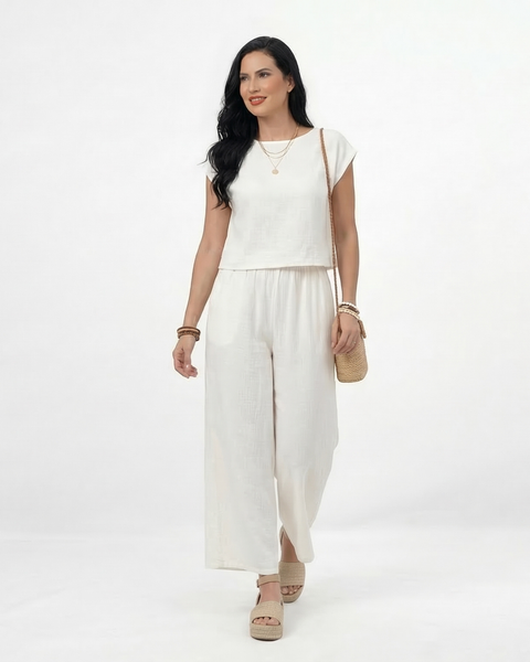 Conjunto blanco crop top con manga tipo volante y pantalón ancho pierna recta con cintura elástica en lino, fresco y femenino para salidas casuales y fincas en Colombia