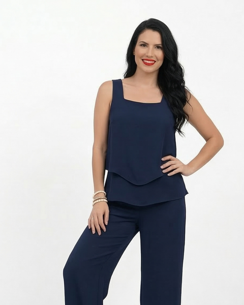 Conjunto azul marino top sin mangas cuello cuadrado con doble capa y pantalón ancho pierna recta, elegante para fiestas, grados y salidas especiales en Colombia