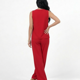 Conjunto rojo top sin mangas cuello cuadrado con doble capa y pantalón ancho pierna recta, llamativo y elegante para fiestas, matrimonios y eventos especiales en Colombia