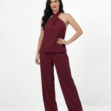 Conjunto vino top halter cuello cruzado sin mangas y pantalón ancho pierna recta, sofisticado para fiestas, matrimonios y eventos elegantes en Colombia