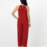 Conjunto rojo top halter cuello redondo fruncido con doble capa fluida y pantalón ancho, llamativo y elegante para fiestas, matrimonios y grados en Colombia