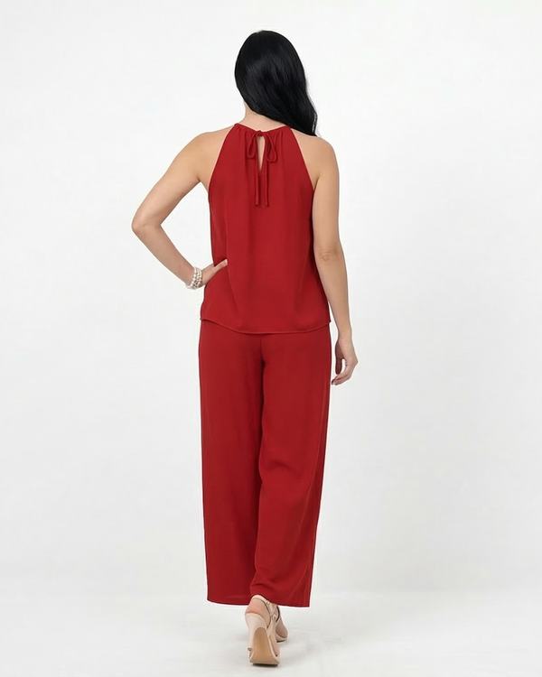 Conjunto rojo top halter cuello redondo fruncido con doble capa fluida y pantalón ancho, llamativo y elegante para fiestas, matrimonios y grados en Colombia