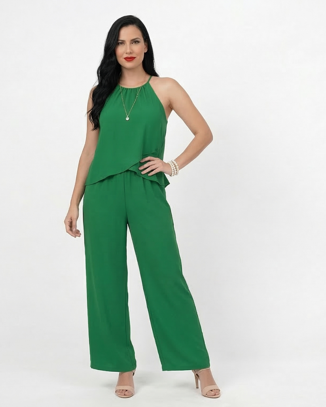Conjunto verde top halter cuello redondo fruncido con doble capa fluida y pantalón ancho, fresco y elegante para fiestas, grados y salidas especiales en Colombia