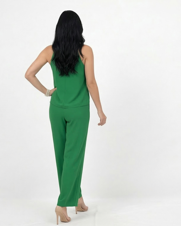 Conjunto verde top halter cuello redondo fruncido con doble capa fluida y pantalón ancho, fresco y elegante para fiestas, grados y salidas especiales en Colombia