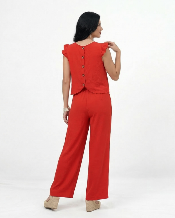 Conjunto rojo top sin mangas con volantes en hombros y pantalón ancho pierna recta, llamativo y elegante para fiestas, matrimonios y eventos especiales en Colombia