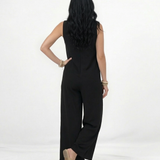 Enterizo negro en lino sin mangas con escote en V, pierna ancha y botones decorativos laterales, versátil para salidas de día y eventos casuales