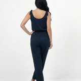 Enterizo azul marino de tirantes con lazo en hombros y cintura elástica con cordón, fresco y estilizado para salidas de día y planes casuales