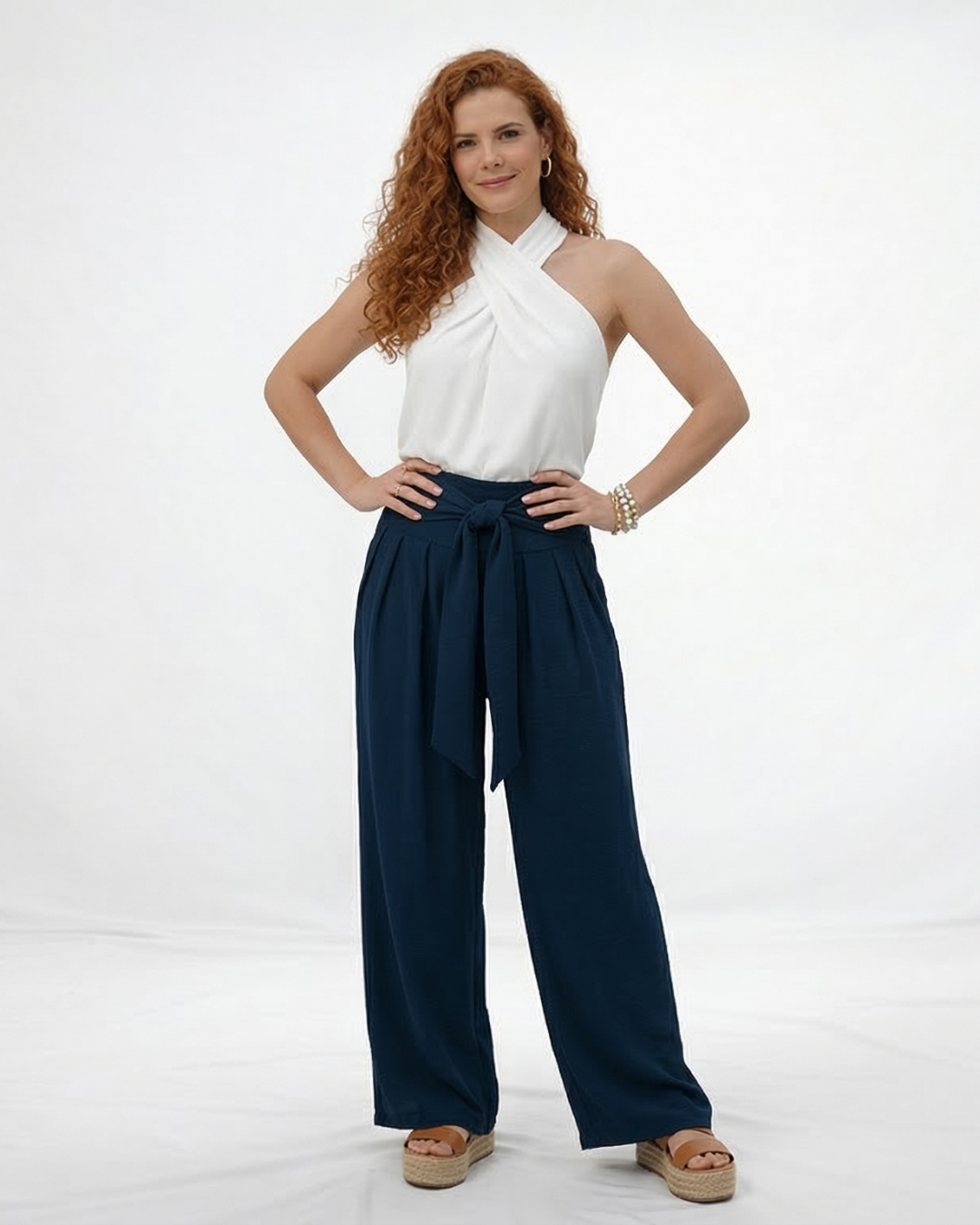 Pantalón ancho azul marino cintura alta con lazo frontal y pinzas, sofisticado para fiestas, grados y salidas elegantes en Colombia