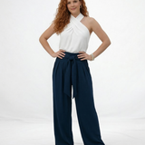 Pantalón ancho azul marino cintura alta con lazo frontal y pinzas, sofisticado para fiestas, grados y salidas elegantes en Colombia