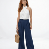 Pantalón palazzo azul marino cintura alta con pinzas frontales y tela fluida tipo lino, elegante para fiestas, grados y matrimonios en Colombia