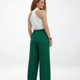 Pantalón palazzo verde cintura alta con pinzas frontales y tela fluida, sofisticado para fiestas, matrimonios y salidas elegantes en Colombia