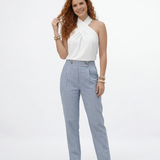 Pantalón azul claro tipo lino cintura alta con pinzas y botón decorativo, elegante y cómodo para salidas casuales, reuniones y trabajo en Colombia