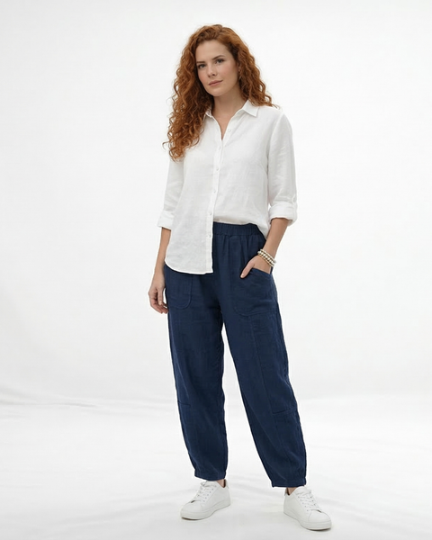 Pantalón azul marino tipo lino holgado con cintura elástica, bolsillos frontales y puño en el tobillo, fresco y versátil para salidas casuales y paseos en Colombia